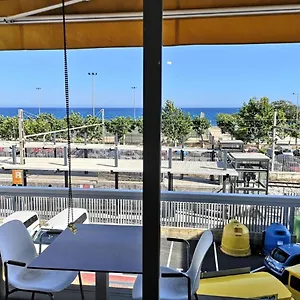 Apartment Luxury Accommodation, Next To & Train Station, Calella